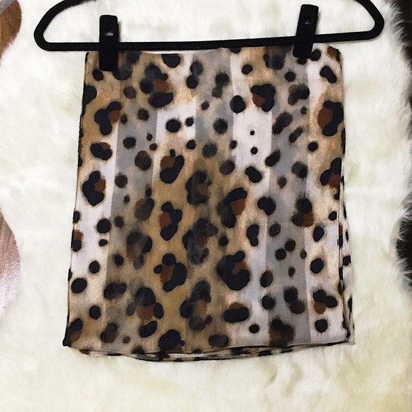 Gorgeous, Super Chic Sheer Leopard Print Scarf 🧣 - Picture 2 of 8